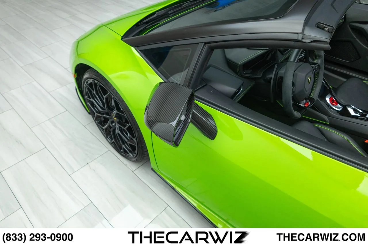 Carbon detail on a Lamborghini Huracan in the Collezione showroom